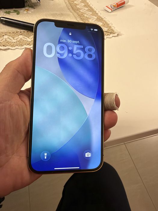 Vand iphone 12 pro  max gold