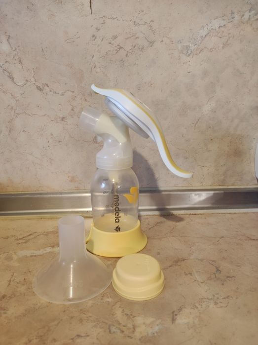 Лот Двуфазна помпа за кърма Medela и възглавница за кърмене