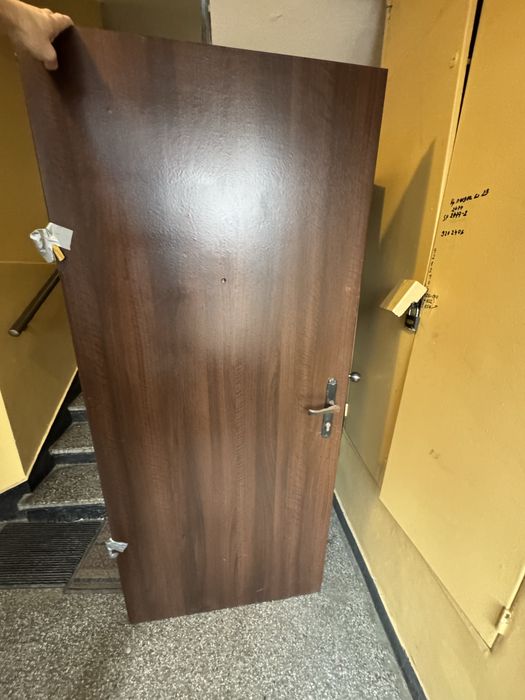 Метална врата крило