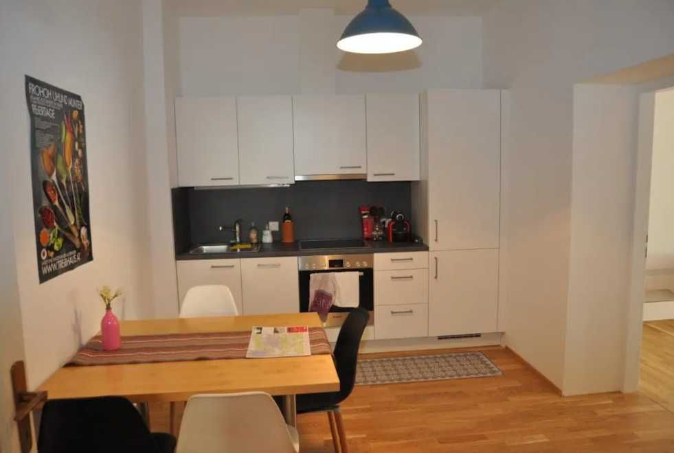 Дава се под наем Едностаен апартамент в Пловдив, Кършияка - 33 кв.м за 198.9 € - Снимка #2