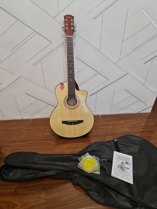 Продаю совершенно новую гитару