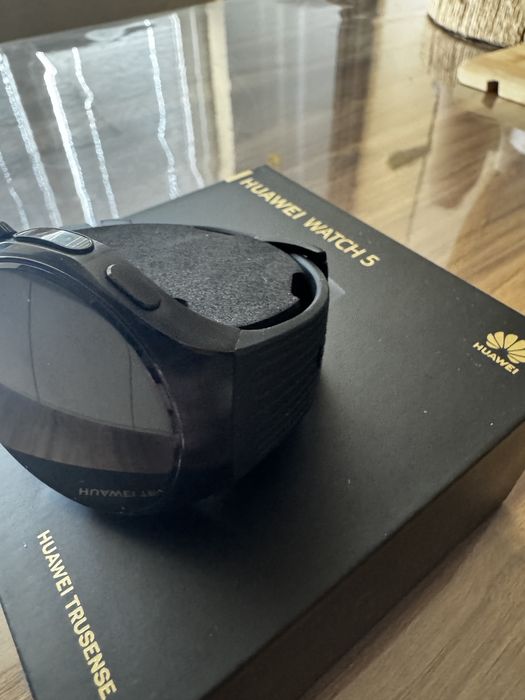 Смарт часовник Huawei Watch 5