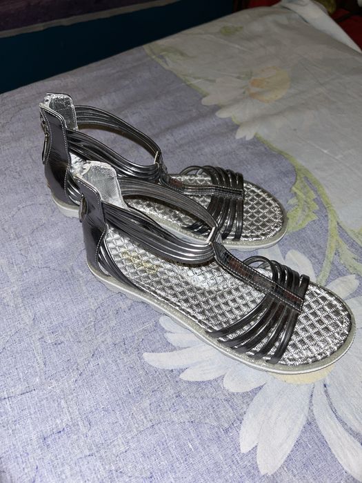 Босоножки детские