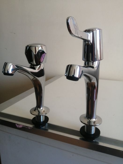 Кранчета за вода, стоящи нови.