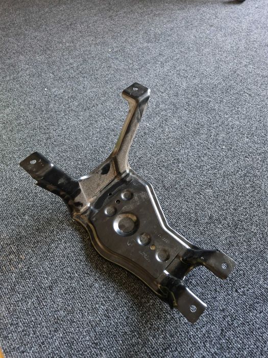 Конзола за рез гума Ауди А6 C7 - 4G0802715 - чисто нова