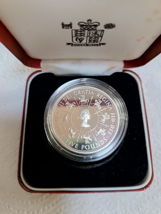 Монета серебряная.