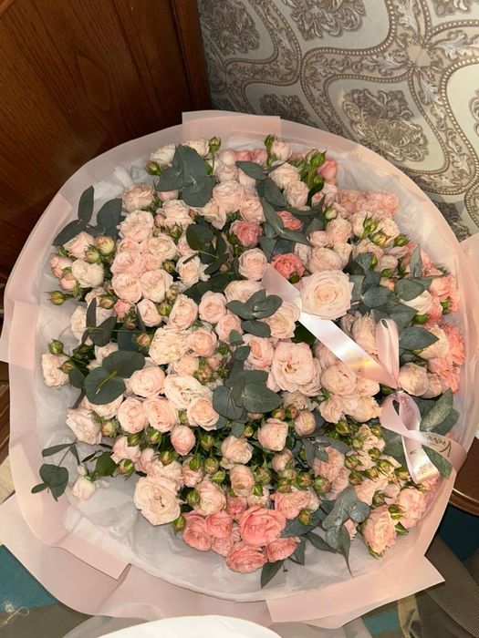 Кустовые розы свежий