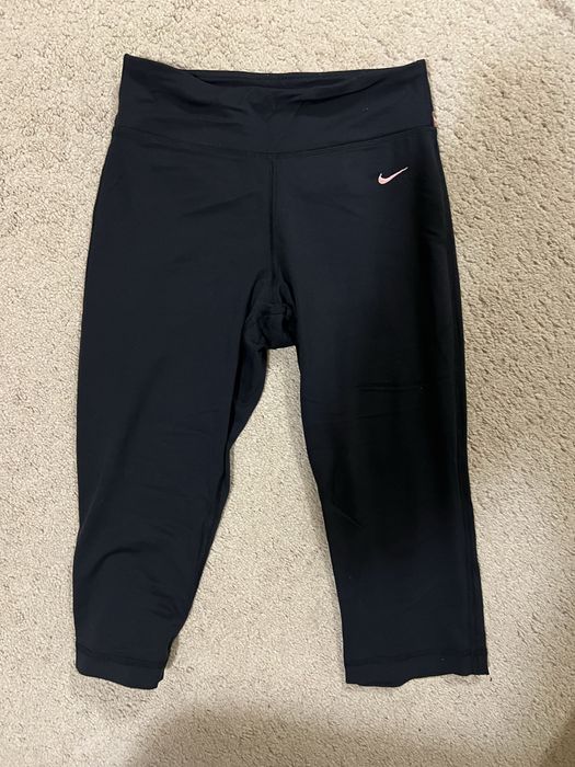 Nike клинове ,бюстиета и къси панталони