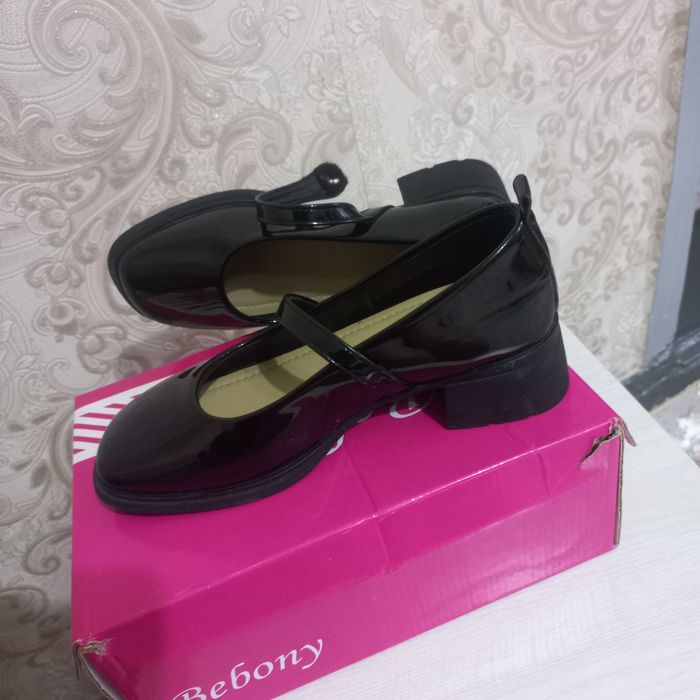 Продам туфли черные женские