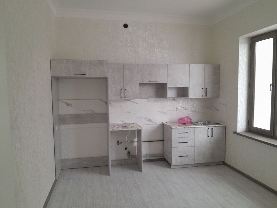 Дом 2 соток, 5 -хона. Кухня, подвал. Пишган гишт.  200 МТ масчит