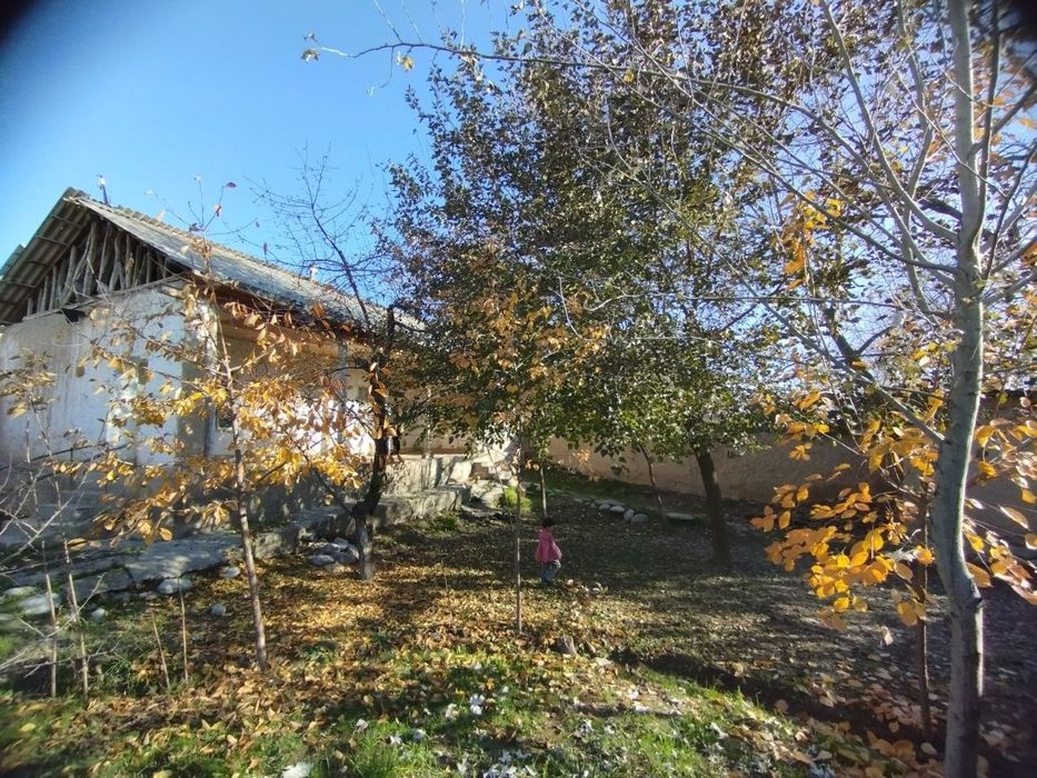 Uchaska 4 suti 3xona uyi bilan sotiladi