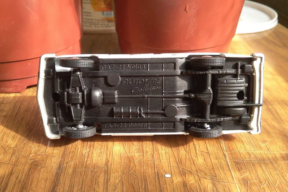 Мордель - игрушка ГАЗ-21 скорая помощь с отк. дверьми