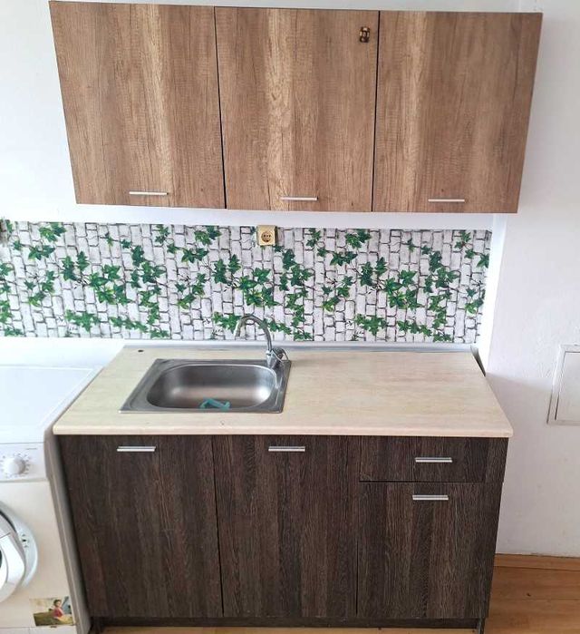 Кухня с мивка и смесител