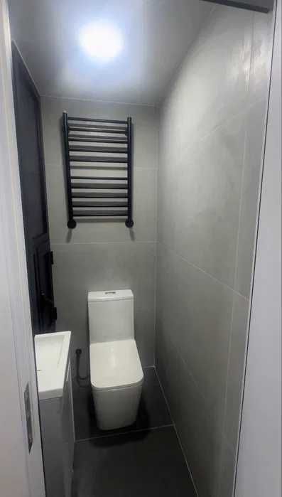 Продаётся коммерческое помещение на первой линии с выс-й проходимостью