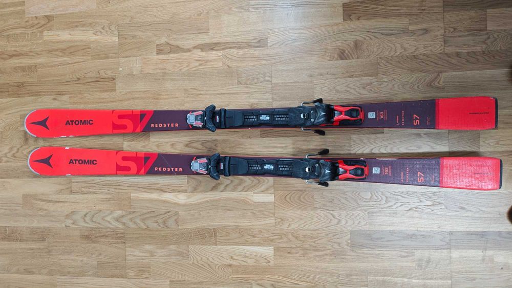 Schiuri ATOMIC Redster S7 2023