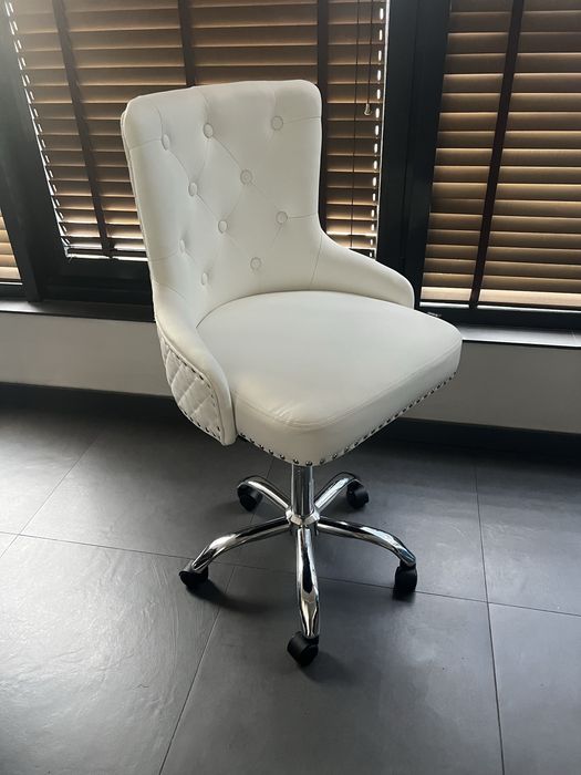 Стол на колелца Lyon с 24 м гаранция и безплатна доставка до офис