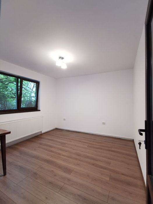 Inchiriez casa in curte comuna