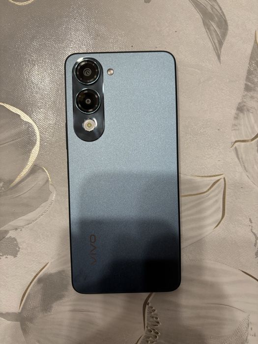 Продам Телефон Vivo Y04