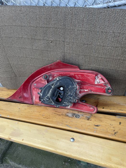 Оригинален ляв стоп за пежо 208 оборудван LED