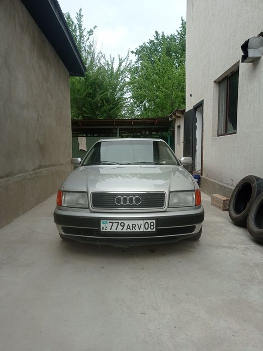 Ауди 100  с4  .,,
