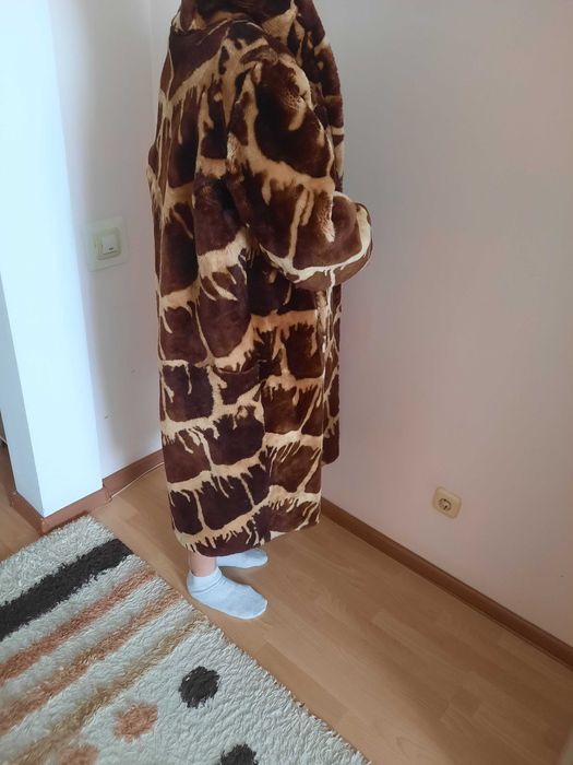 Продам шубу женскую.