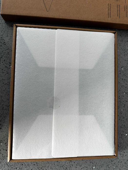 Клавиатура с тракпад за iPad Pro 13” - Logitech Combo Touch 12.9