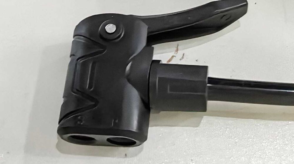 ТОП ЦЕНА!!! Ръчна Въздушна Помпа MAN с МАНОМЕТЪР за Помпане на Гуми.