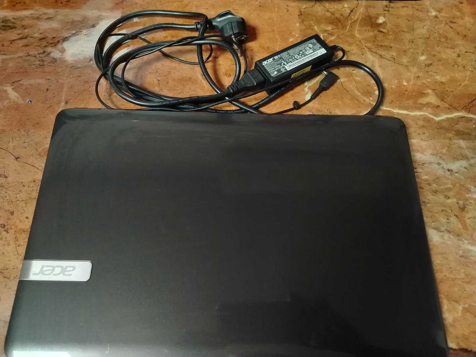 продава лаптоп acer aspire I5///15,6 дисплеи/модел 3210M.