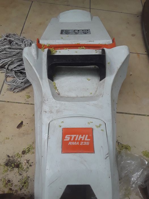 Stihl RMA 339 Cfuncțional perfect și RMA 235 ptr.piese schimb,coș etc
