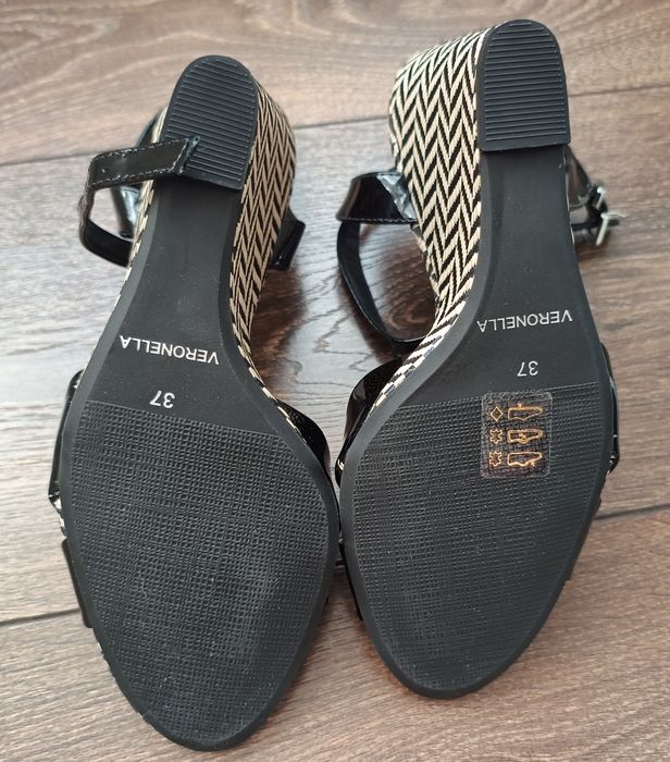 Дамски сандали на платформа Veronella