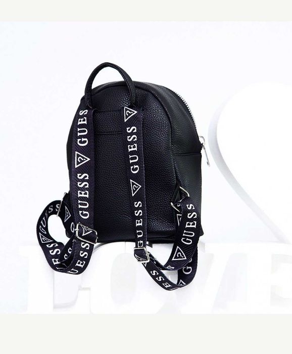 компактна  раничка Guess