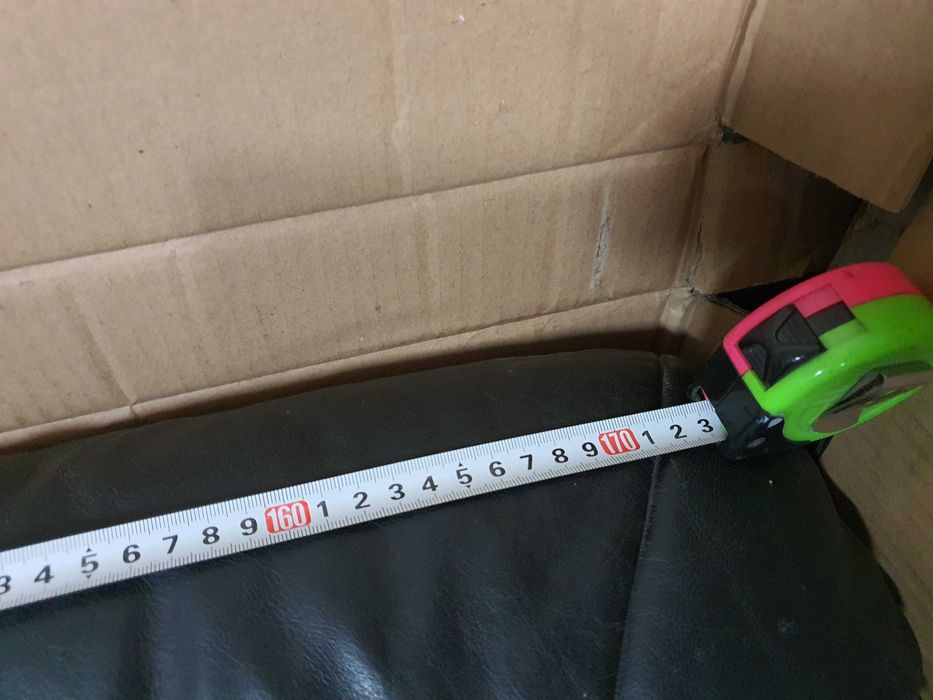 Черен кожен диван