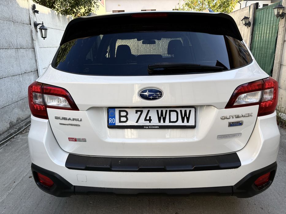 Subaru Qutback Legacy 2.0d Aut 4X4 Navi Xenon Trapa Camera
