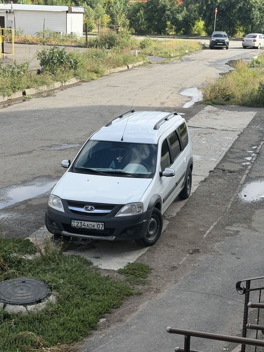 Продам Lada Lalrgus CROSS, 2017 ГОД