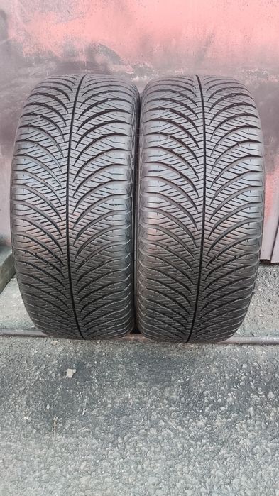 2бр. всесезонни гуми 195/50/15 GoodYear Vector 4 Season 
dot23
8mm
Мно
