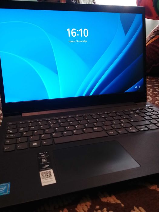 Noutbook Lenovo offisniy