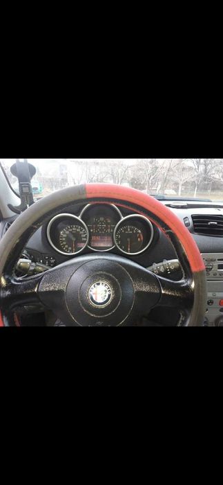 Продавам ALFA ROMEO 147
