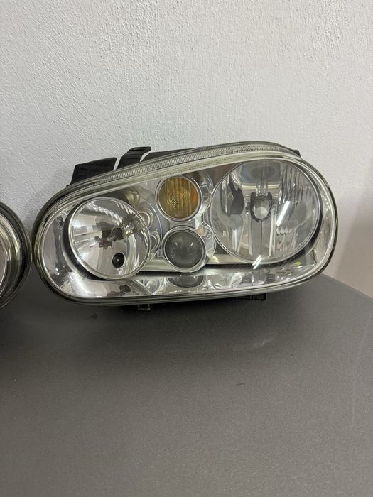 оригинални фарове за Golf 4 с лупа халоген