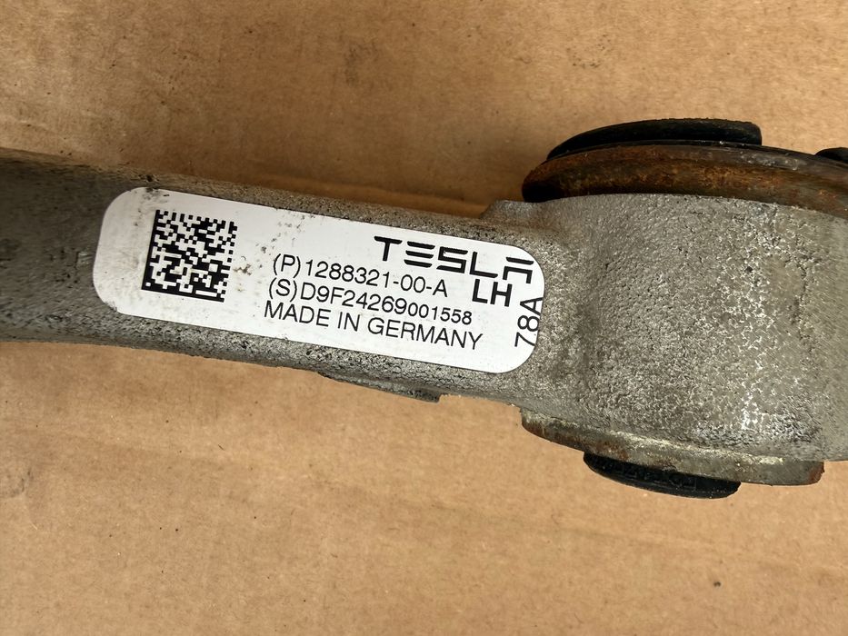 Носач Tesla Model Y / 3