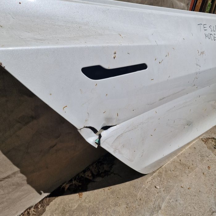 Tesla Model 3 задна дясна врата