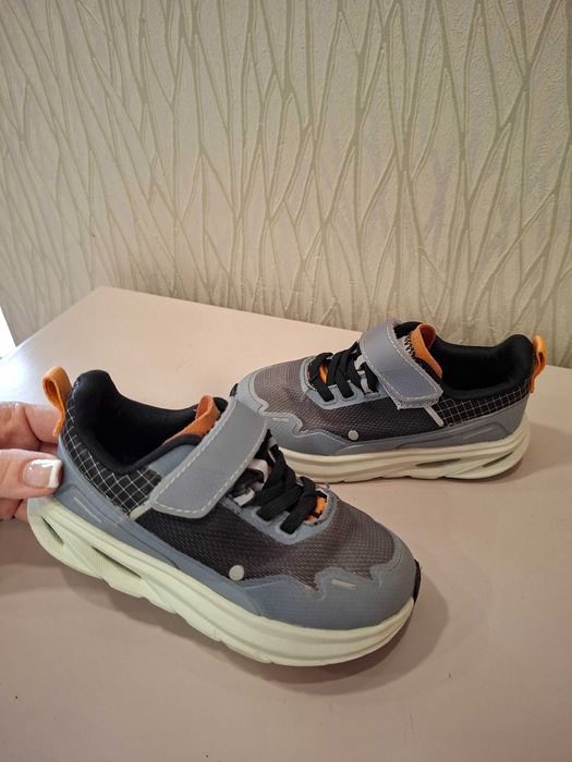 Спортни обувки ZARA  25 номер