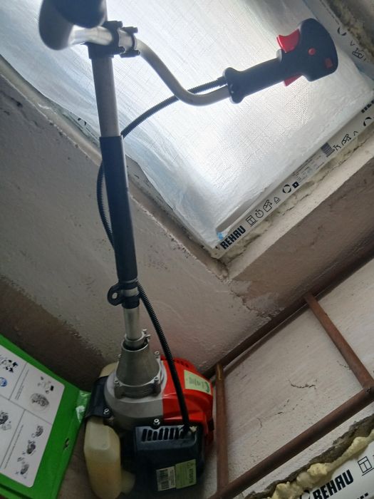 Motocoasă pe benzină IBC BC 4315, în stare foarte bună, bine întreținută și gata de utilizare.