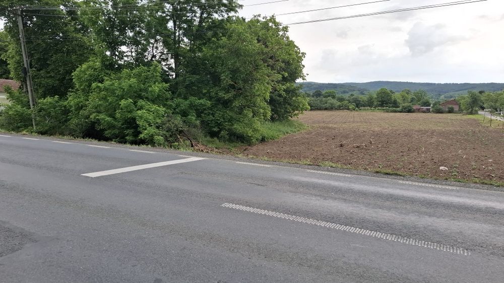 Casa bătrânească cu teren intravilan /Văradia de Mureș jud.Arad