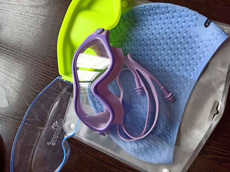 Очки, шапка для плавания