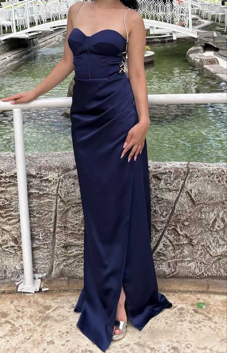 Продавам официална рокля