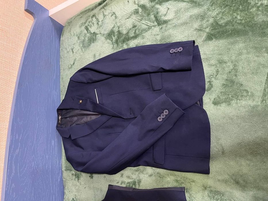 Продам костюм 36 размер