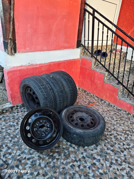 Гуми с джанти и тасове