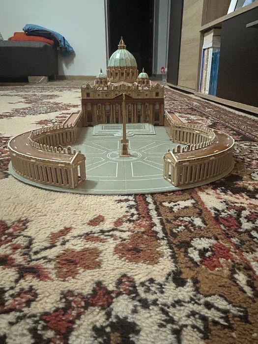 Vând puzzle 3D al Bazilicii Sfântul Petru din Vatican,stare perfecta.