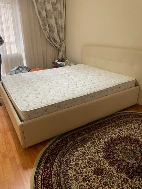 Двухспальная кровать