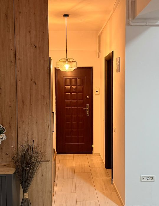 Inchiriez garsoniera ,apartament Militari Residence. Str. Tineretului